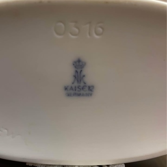 LIKE NEW - Kaiser Germany romantic pastoral vase #0316 (approx 8.5 inches tall) - Picture 3 of 3